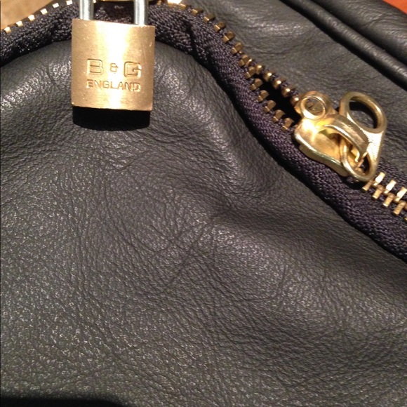 Leather garment travel bag - Picture 3 of 7